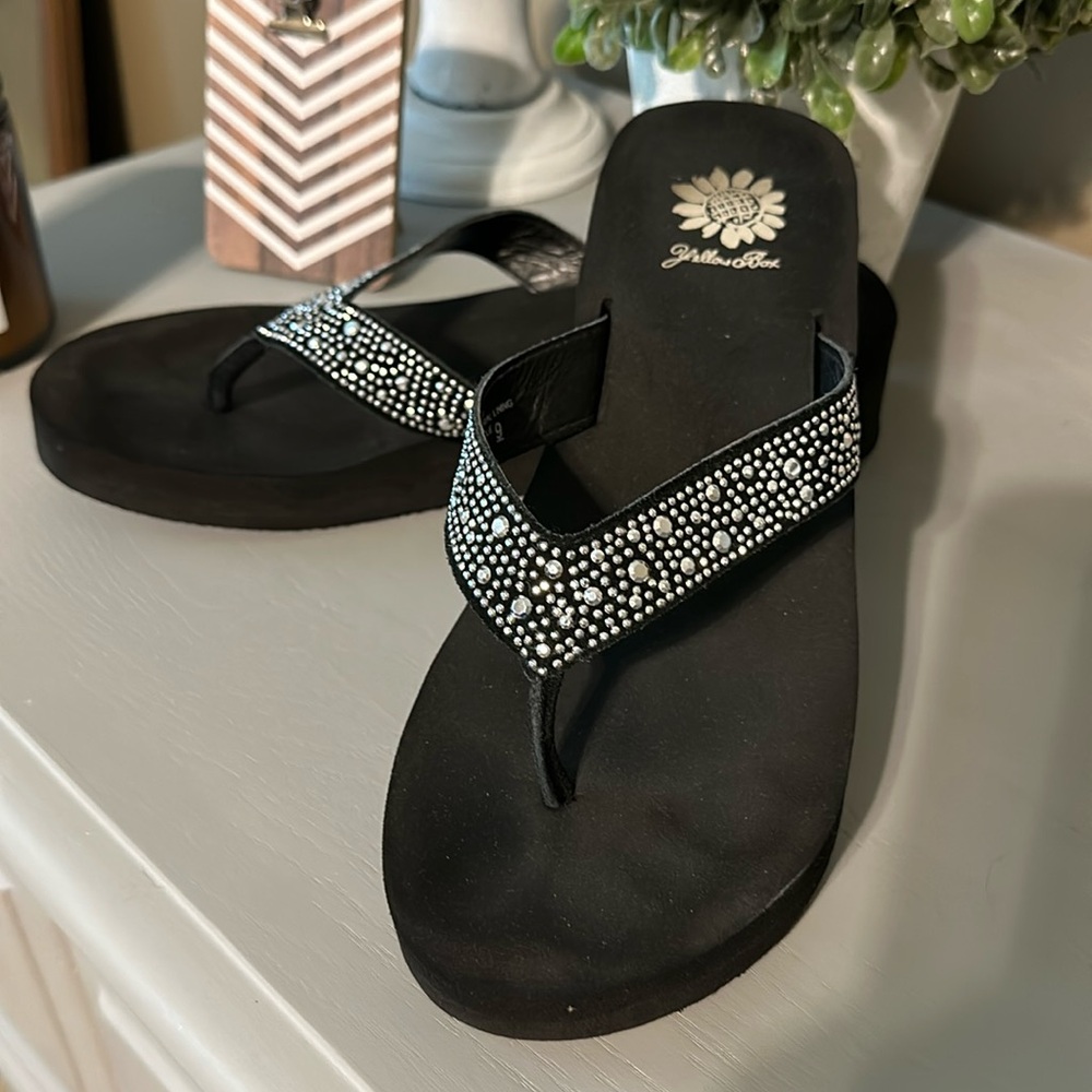 Yellow Box. Black rhinestone emerge flip flop. Size 9. Very minimal wear!